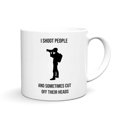 Zabavna in personalizirana skodelica z motivom, imenom in tiskom I SHOOT PEOPLE AND SOMETIMES CUT OFF HEAD